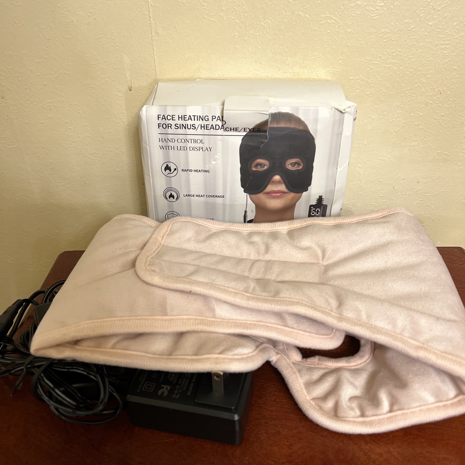 Face heating pad for sinus headache eyes Pink open box