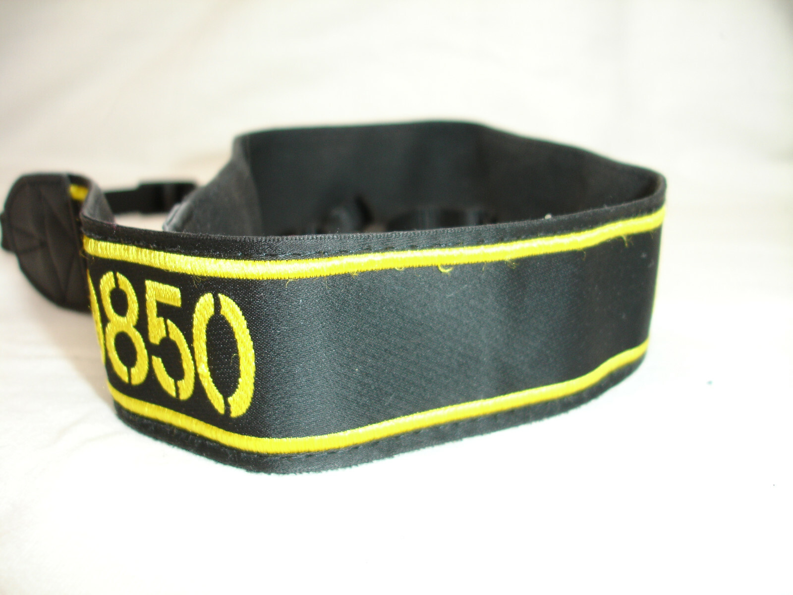 NIKON D850 CAMERA NECK STRAP , AN-DC18 , OEM