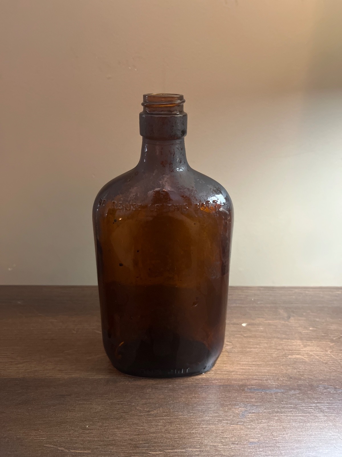 vintage amber brown wiskey bottle one pint