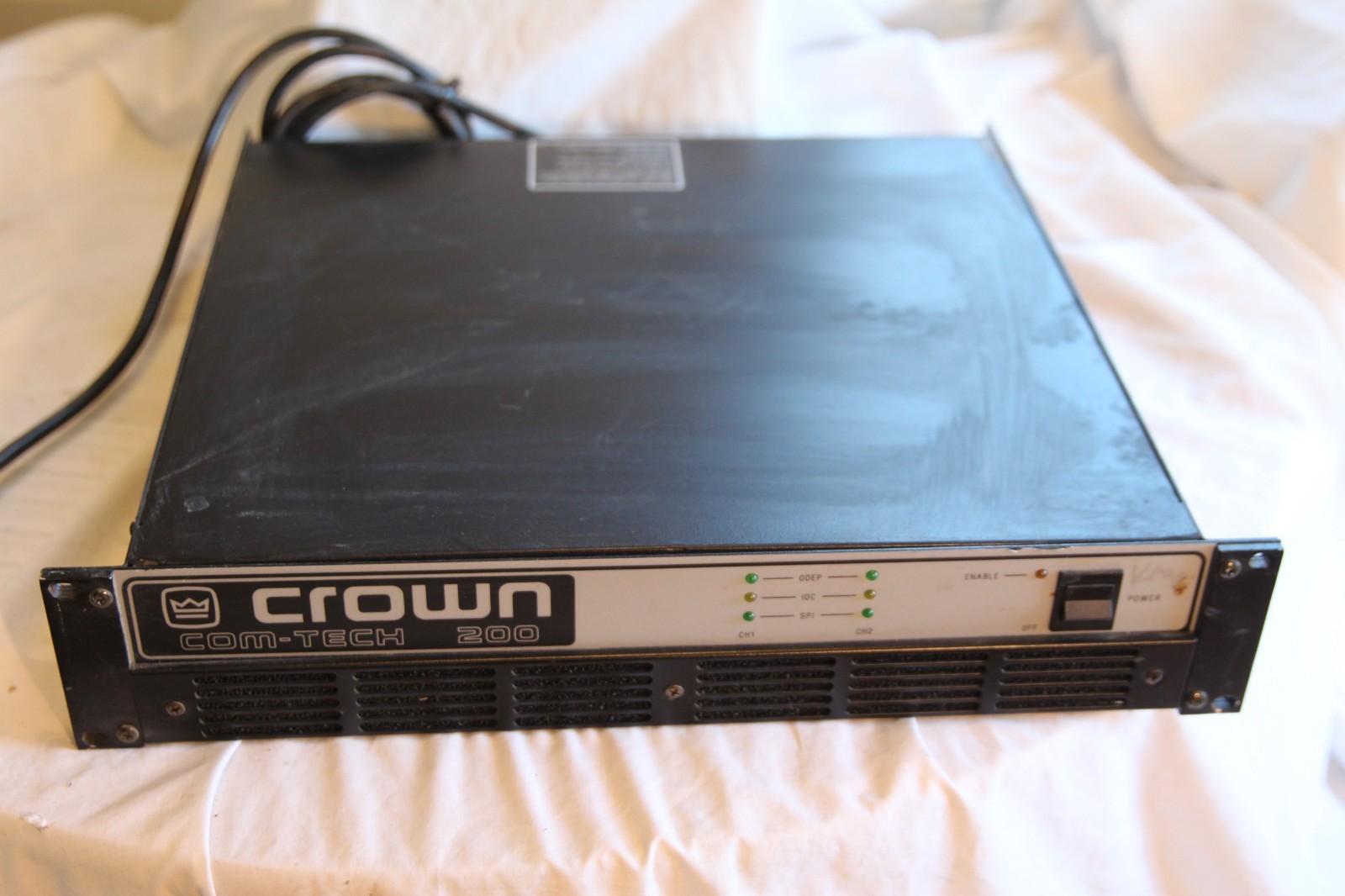 Crown Com-Tech 200 200W 2 Channel Commercial Power Amplifier Lights up