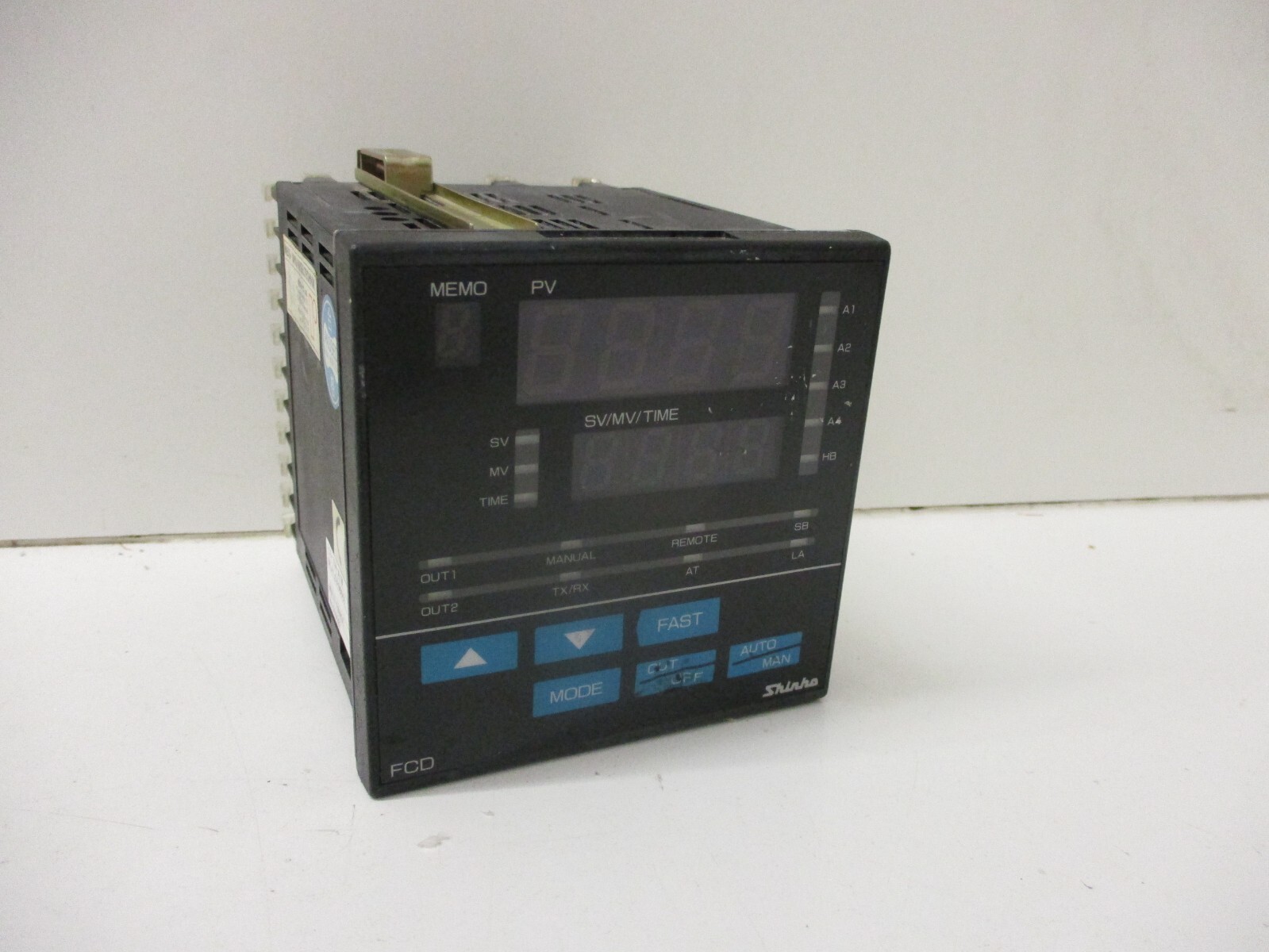 SHINKO FCD-13A-A/M TEMPERATURE CONTROLLER