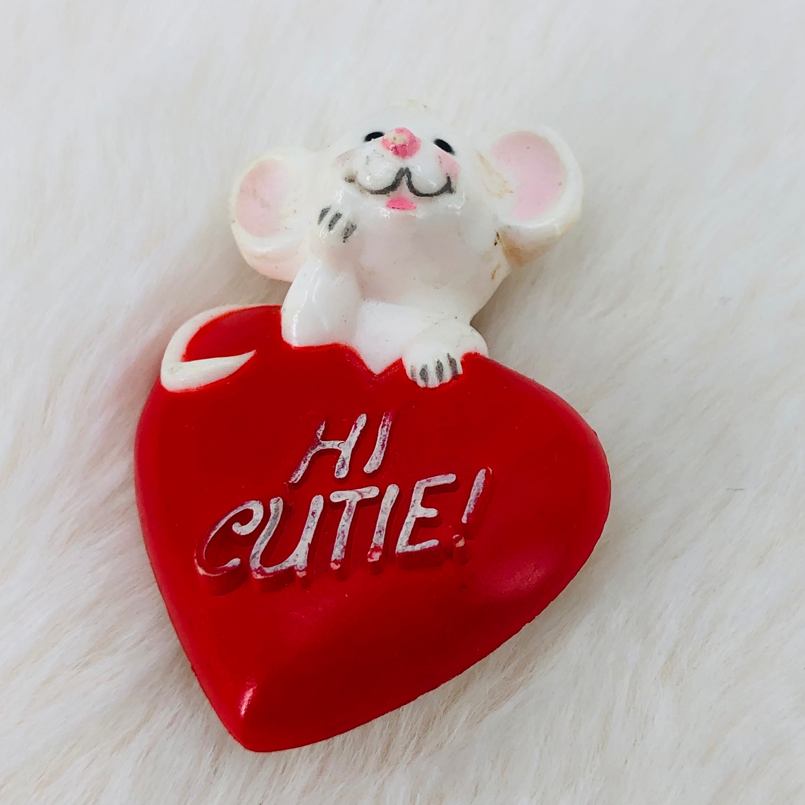 Vtg Hallmark Valentines Day Hi Cutie Heart Brooch Pin w/ Adorable Mouse