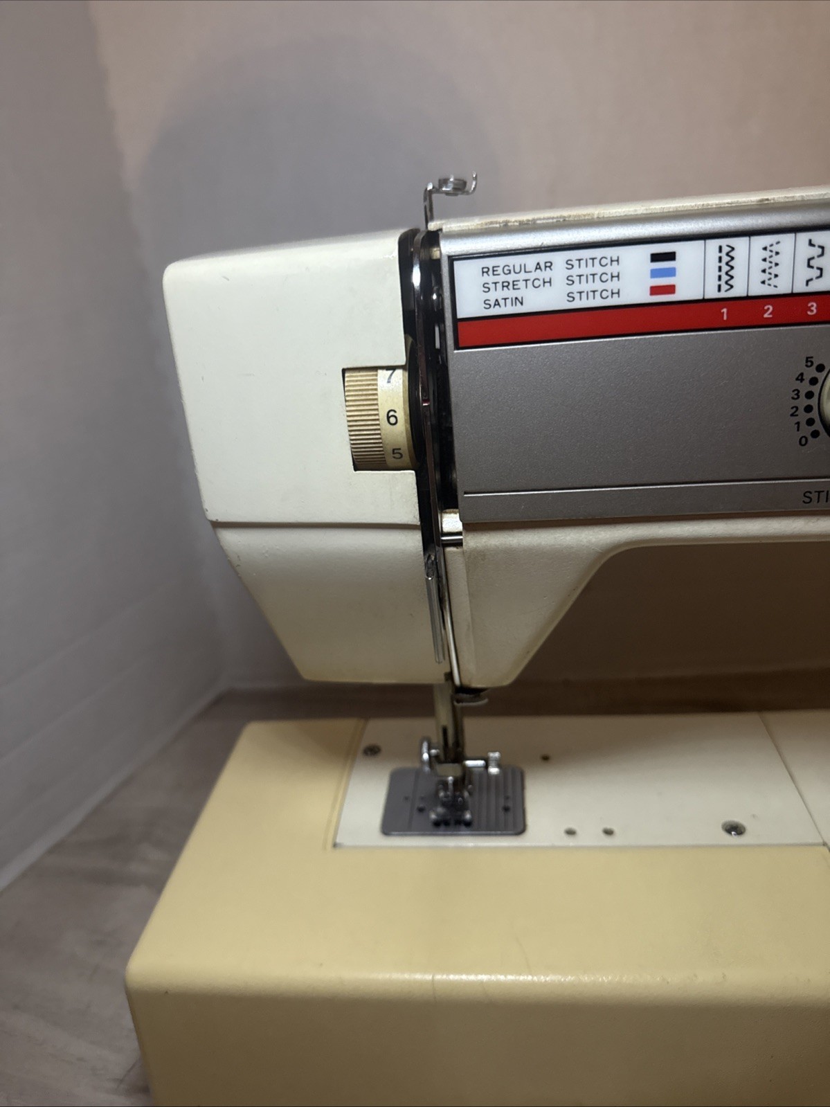 SIMPLICITY Sewing Machine Zig Zag 8220 W/Manual TESTED & Working