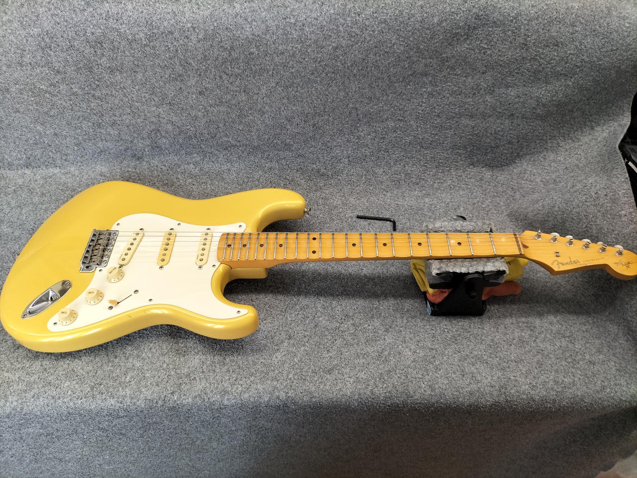 Fender  ST-57-140YM Electric Guitar Vintage Style Used JP