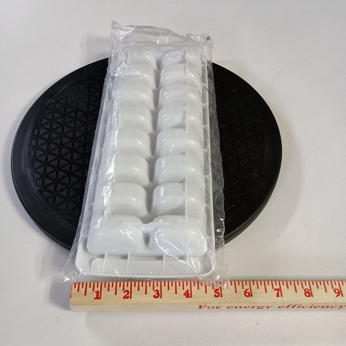 Ice Cube Tray Easy Release White Rubbermaid Model 2189190 New in Package