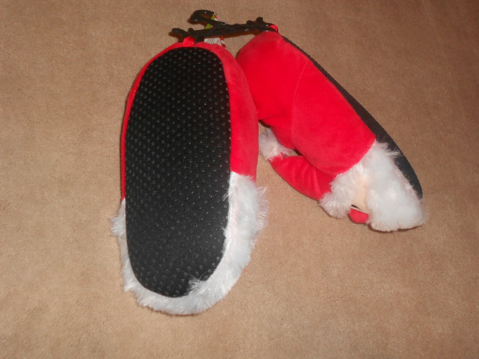 NEW, JUNIOR PLUSH SANTA SLIPPERS, SIZE SMALL 5/6