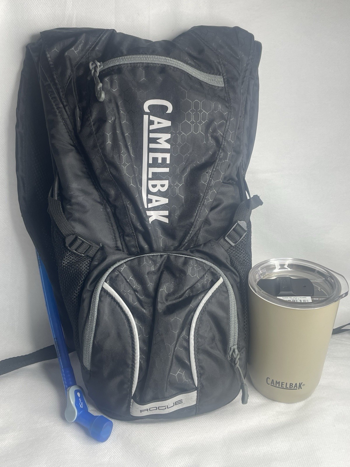 CamelBak Rogue Hydration Pack 2.5L Black Graphite Water Backpack Bladder Tumbler