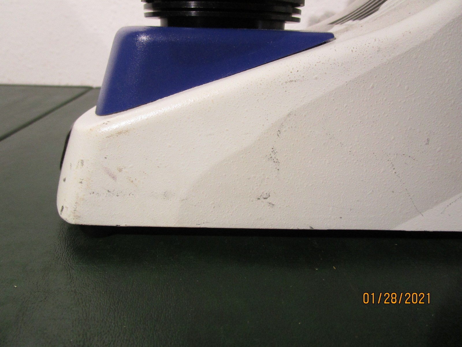 Unico G380 Microscope w Four Objectives
