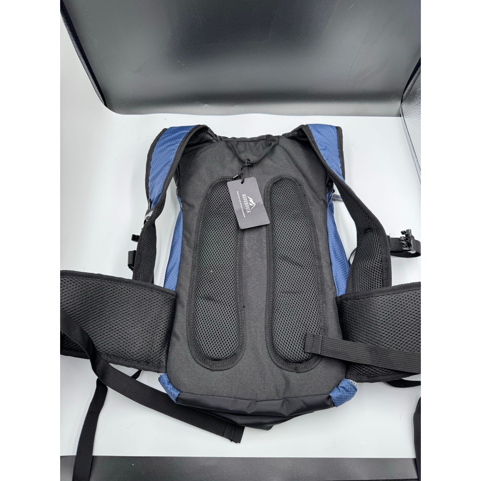 RUPUMPACK 18L Insulated Hydration Backpack Blue Daypack HikingRunning No Bladder