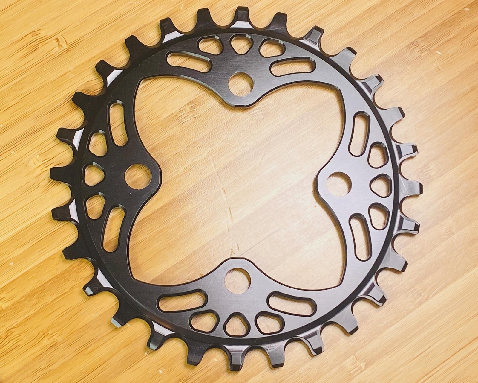 absoluteBLACK 104/64bcd N/W Chainring 4-Bolt 28t 64bcd - Black