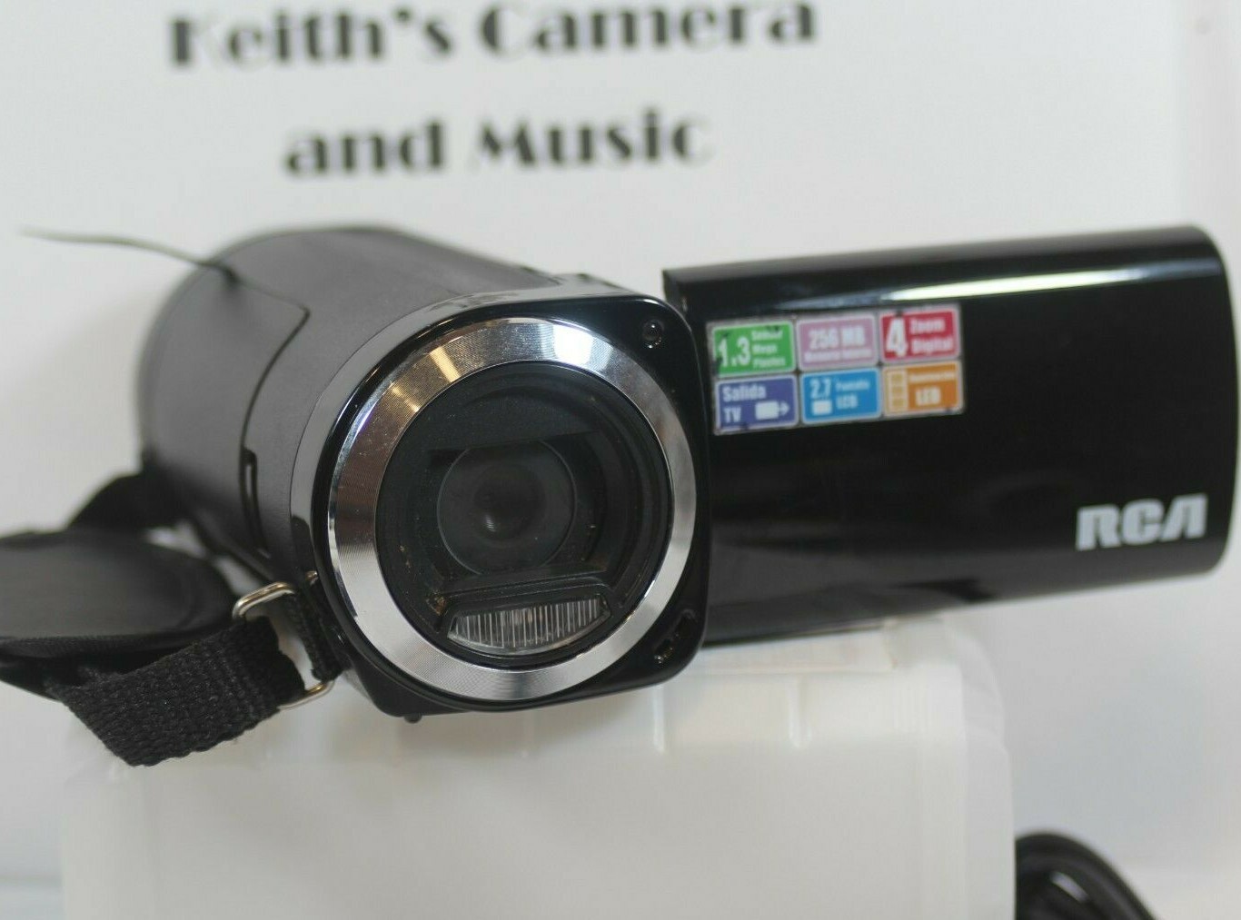 RCA Mini Digital Video Camera Spanish language model with batteries & usb cable