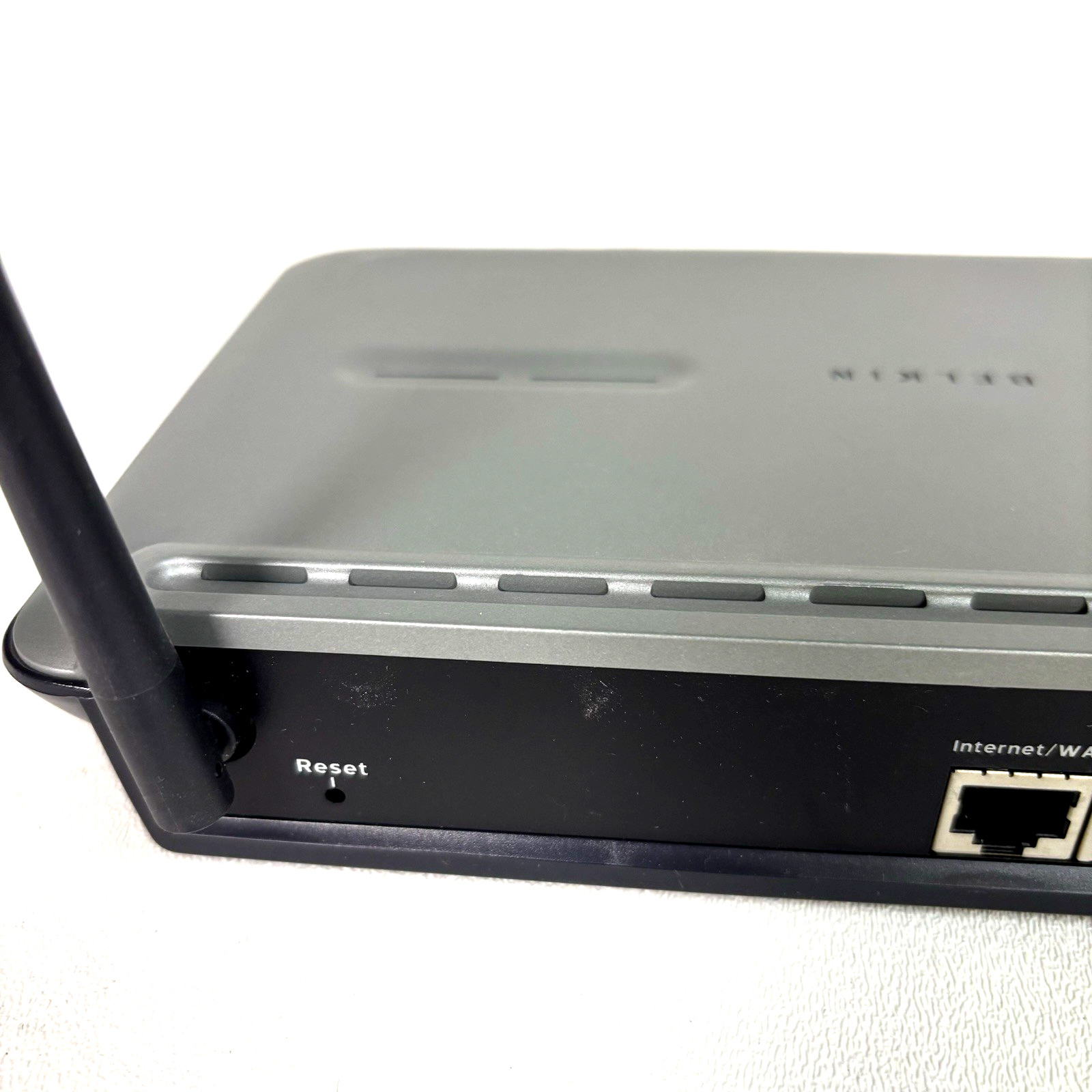 Netgear Range Max Wireless Router Belkin Model F5D 6231-4