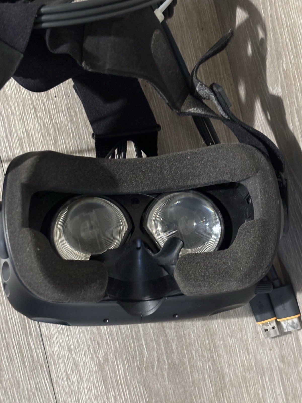 HTC Vive VR Full Headset Kit System Virtual Reality TURNS ON BUT UNTESTED AS-IS