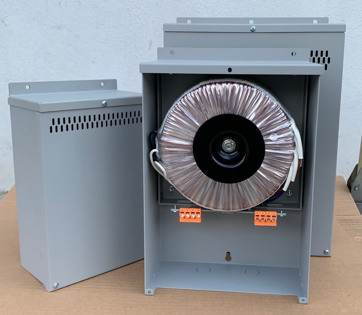 Wall Mount 10kVA 277V to 240V Autotransformer Step Down WM-15D240 Antek