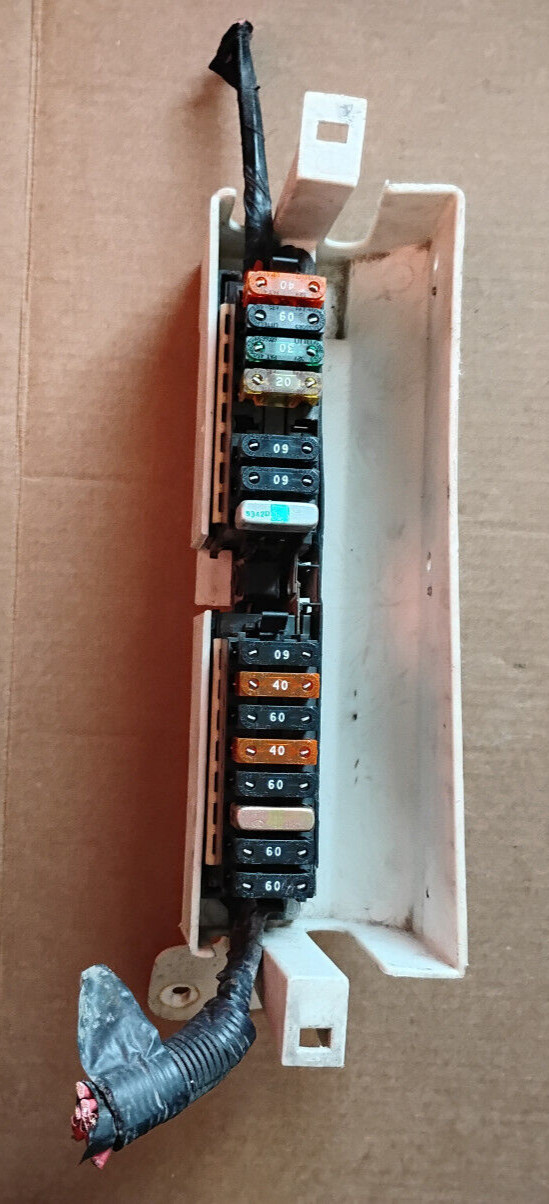 1997-99 BUICK LE SABRE UNDER HOOD FUSE BOX 25535534 OEM