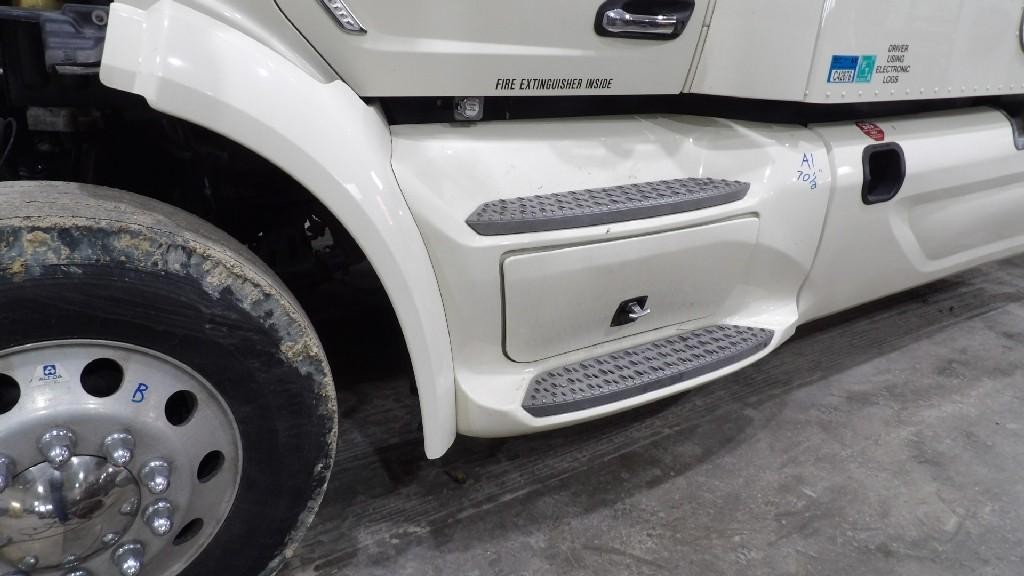 For 2018 PETERBILT 579 SIDE FAIRING Left ,  MN