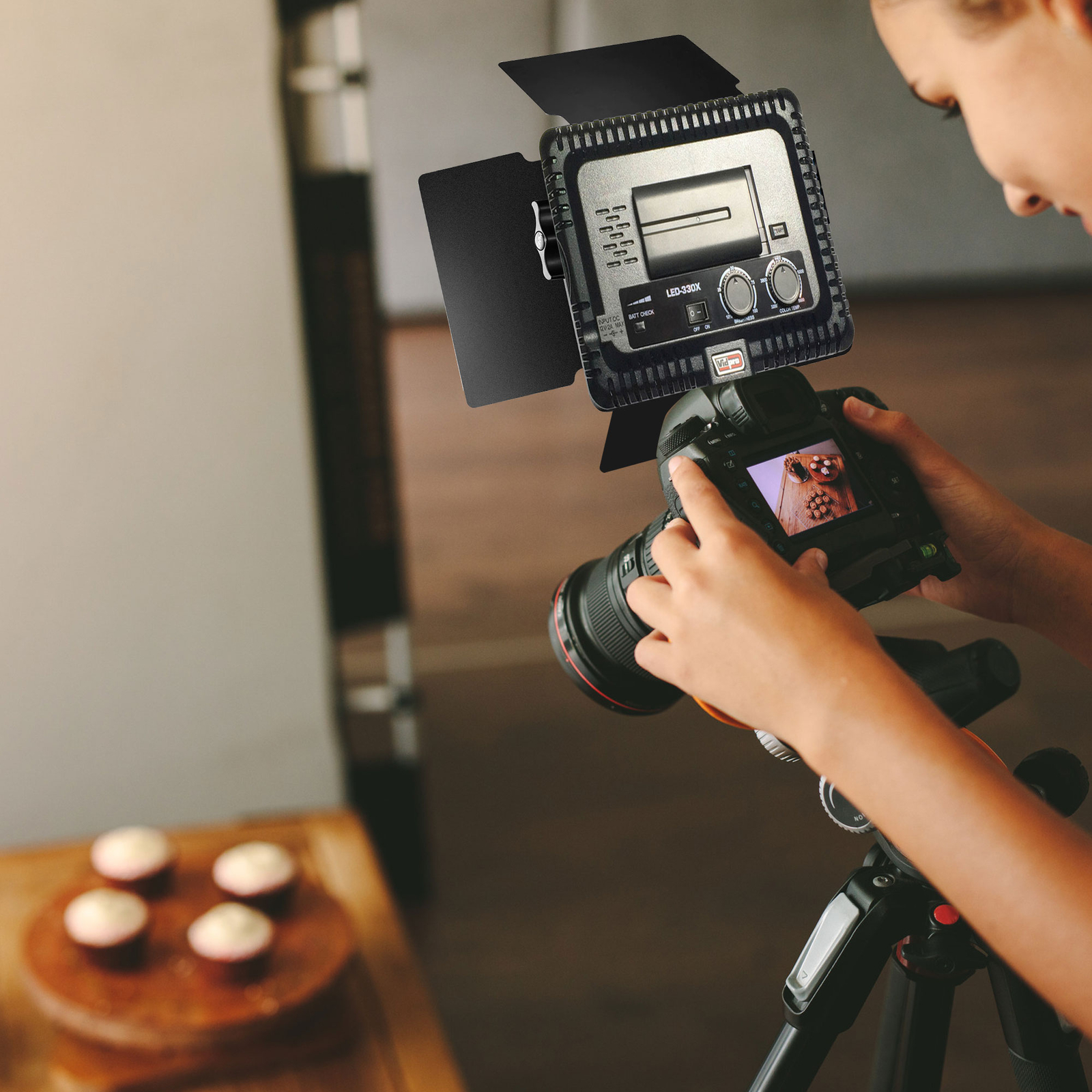 Vidpro LED-330X Varicolor Video Light Kit + Tabletop 27" Adjustable Light Stand