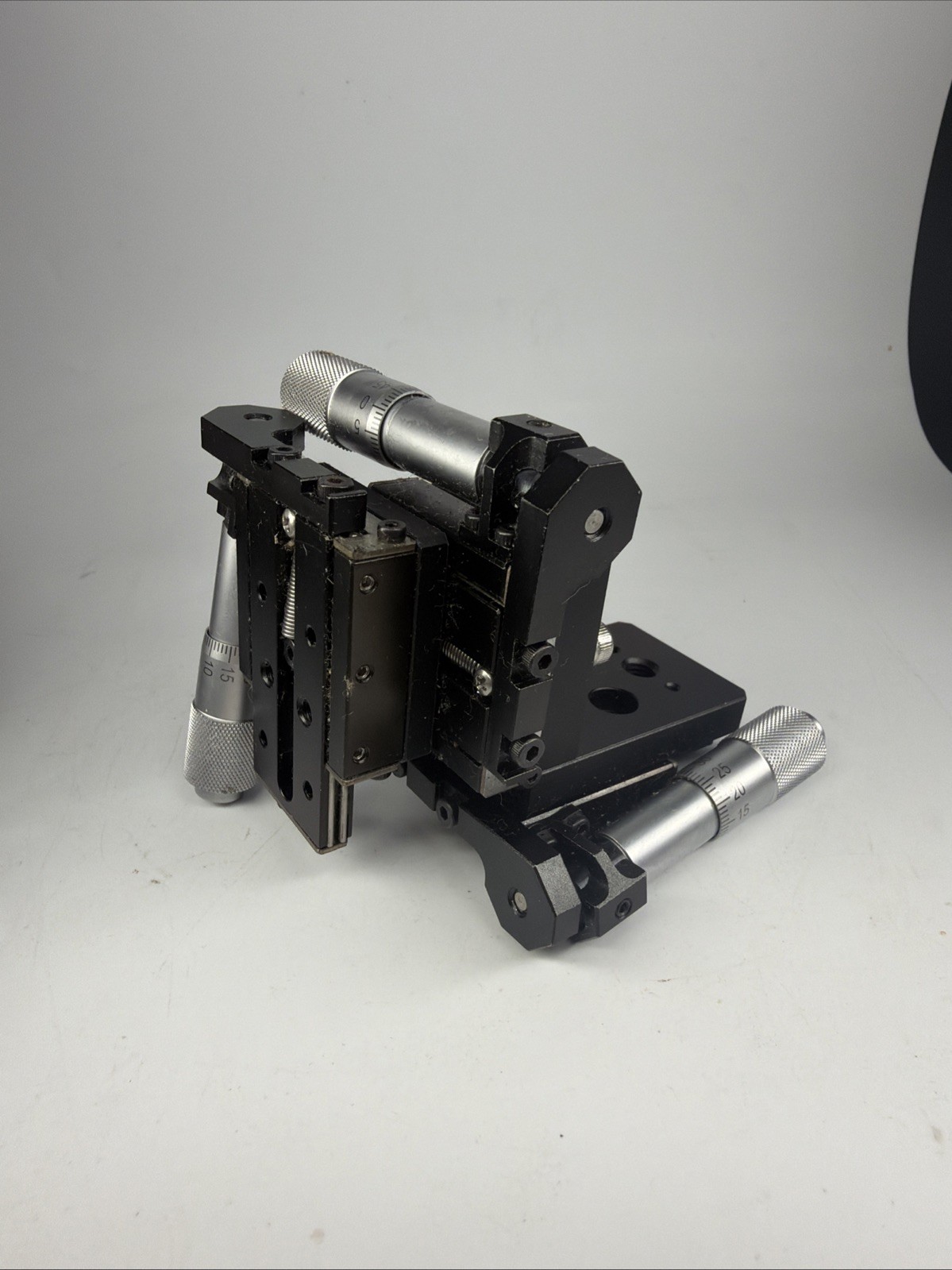 Precision Manual XYZ Micro Positioning Stage Micrometer Driven Optical Stage
