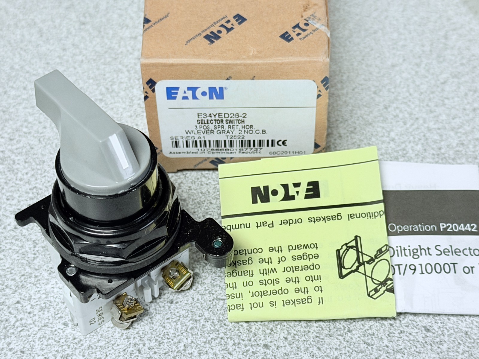 NEW EATON E34YED26-2 Selector Switch 3 Position Spring Return 2NO Corr. Resist.