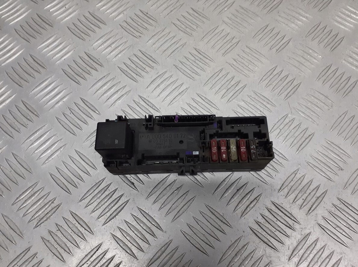 Mercedes-Benz C E W202 W210 Relay Fuse Box Junction Control Unit A0005400172