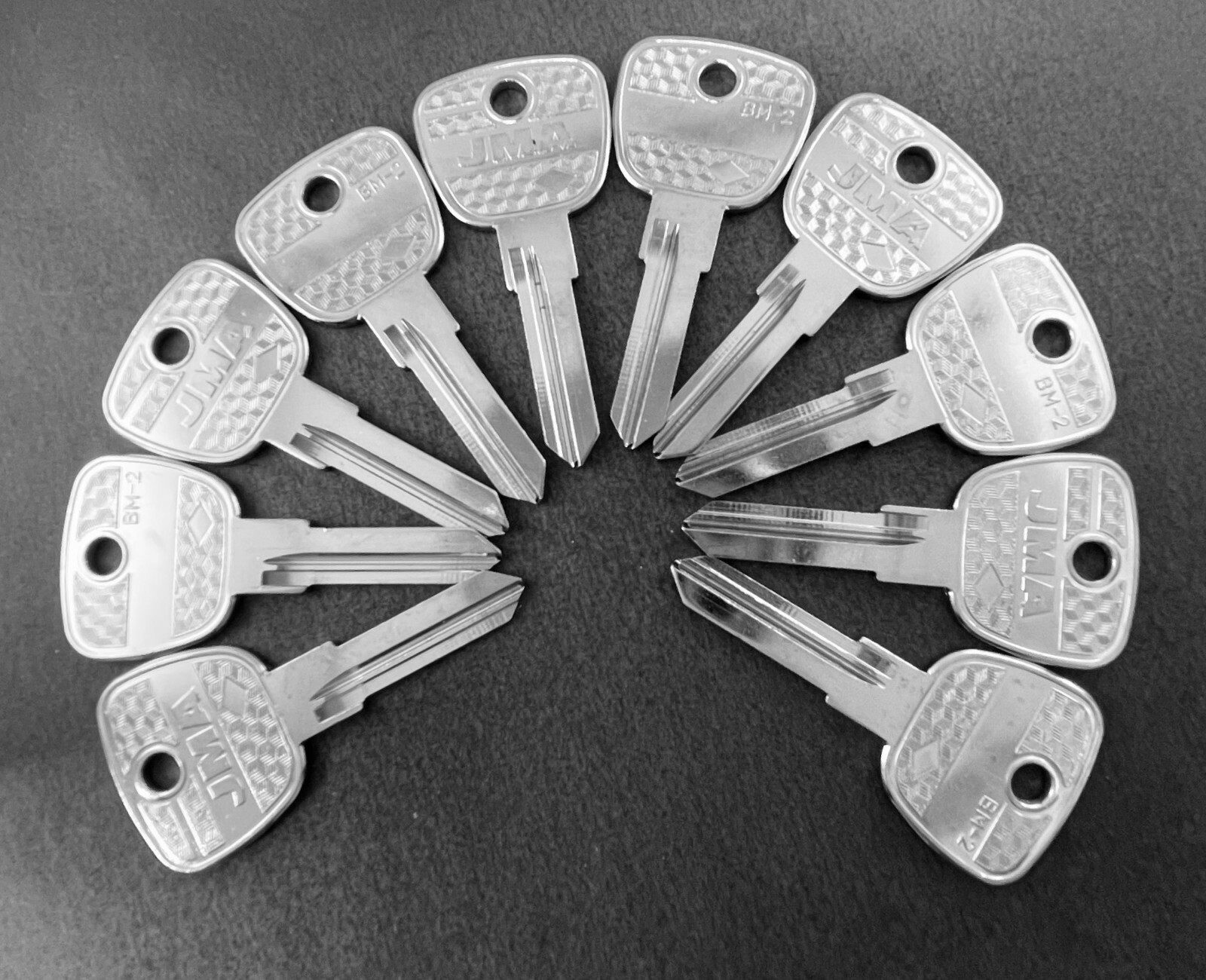 Lots of 2/5/10 BMW3 BM-2 X144 Type Key Blanks for BMW