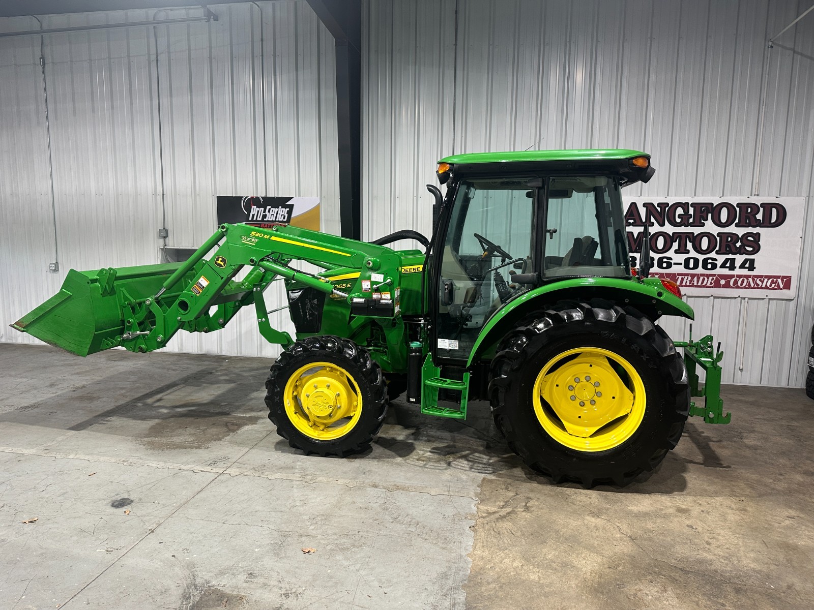 2022 JOHN DEERE 5065E CAB (520 M LOADER) (239 HOURS)