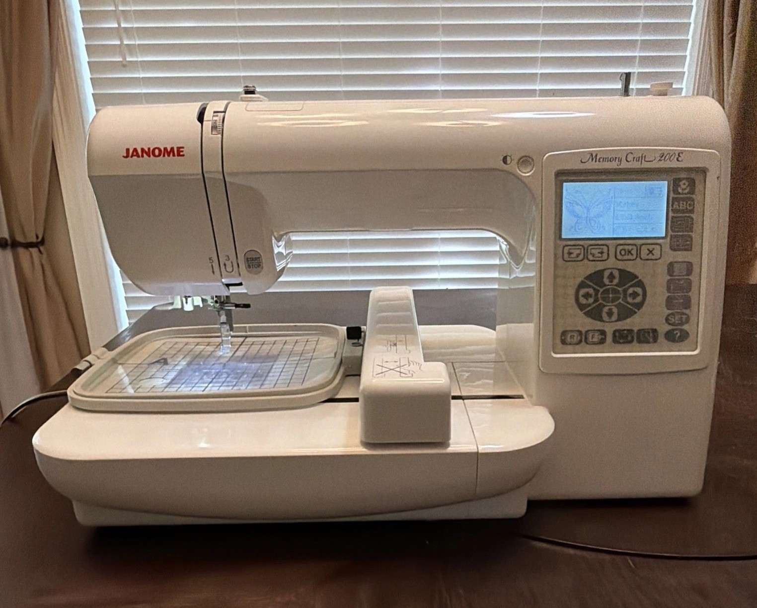 Janome Memory Craft 200E Embroidery Sewing Machine Computerized Tested Works