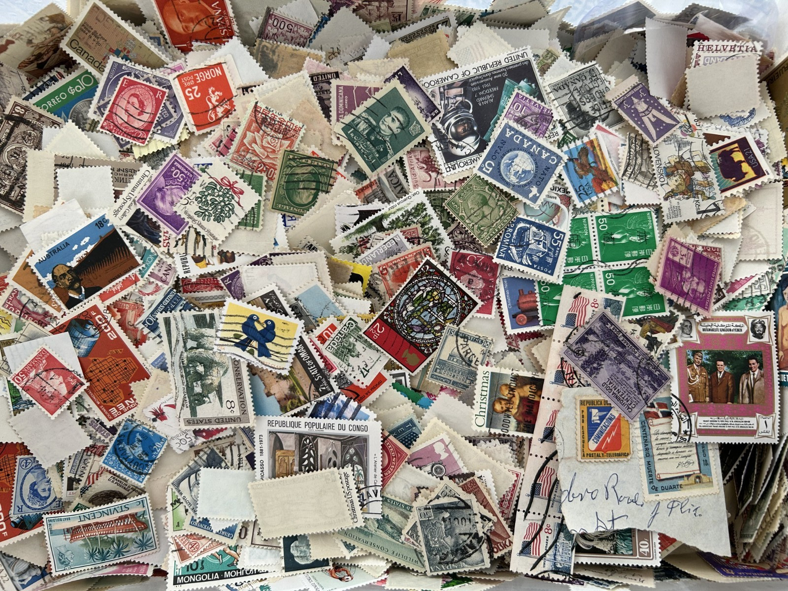 100+ High Quality WORLDWIDE VINTAGE STAMPS.30 YRS OR Older. +1995 BU penny