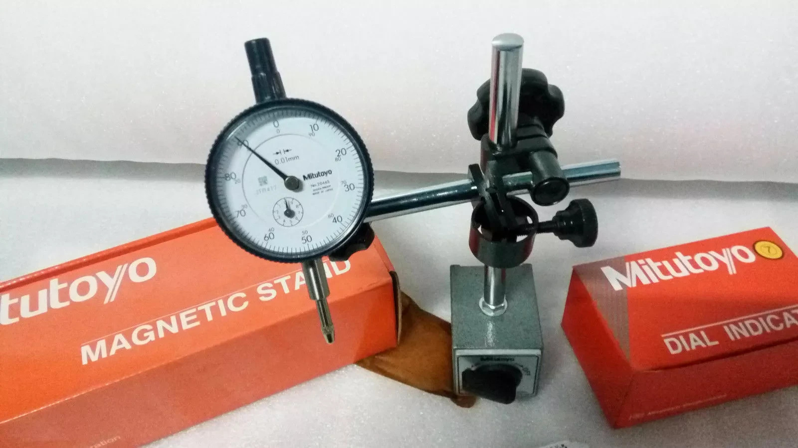 MITUTOYO DIAL INDICATOR 2046A MITUTOYO MAGNETIC BASE 7011S FINE ADJUSTMENT ARM