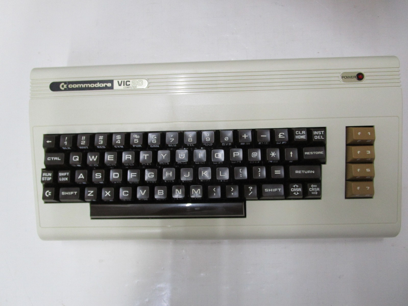 COMMODORE VIC-20 2-PIN STYLE 324003 COMPUTER PET STYLE KEYS TESTD/WRKNG LU51 💻