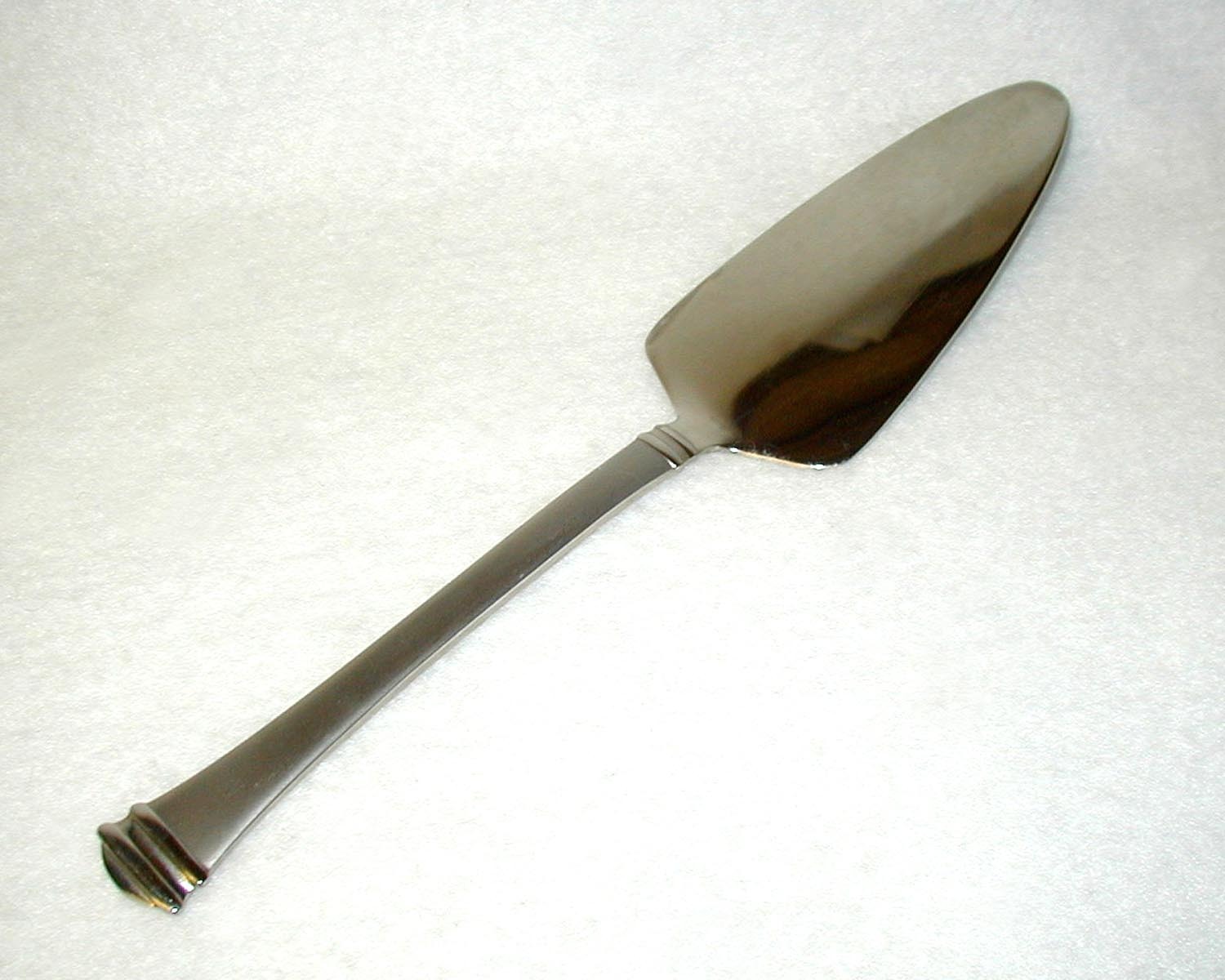 TOWLE Flatware PIE SERVER Stainless Steel CLASSIQUE FROSTED 10-1/2 inch