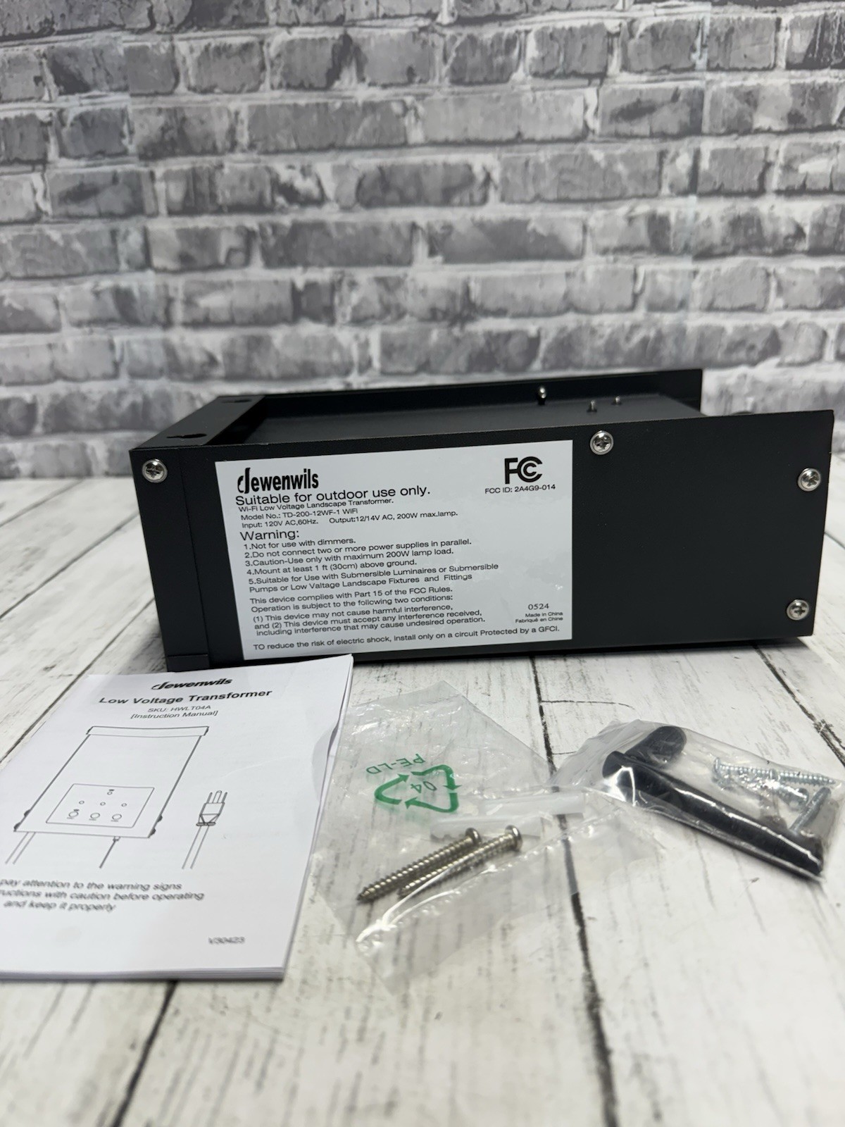 DEWENWILS 200W Wi-Fi Low Voltage Transformer with Schedule & Timer Black HWLT04A