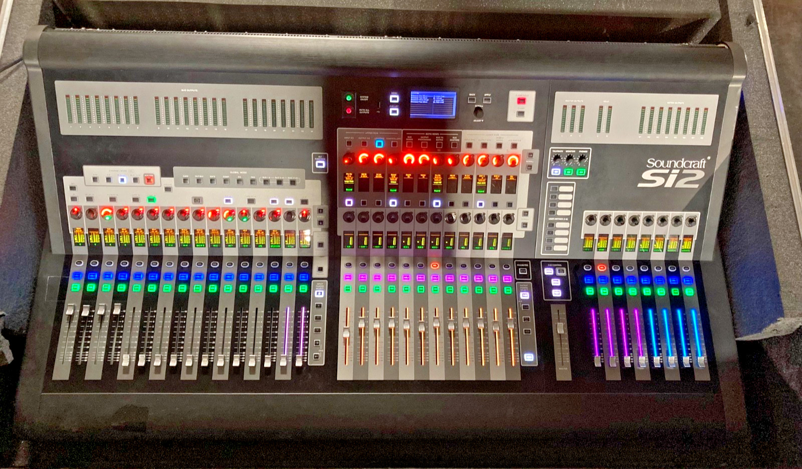 Soundcraft Si2 RW5750C Professional Digital Audio Mixer w/ Case