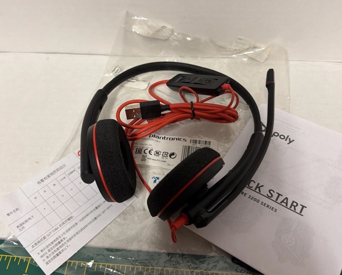 Plantronics Blackwire 3200 Series USB Headset Brand New Sealed Electronics
