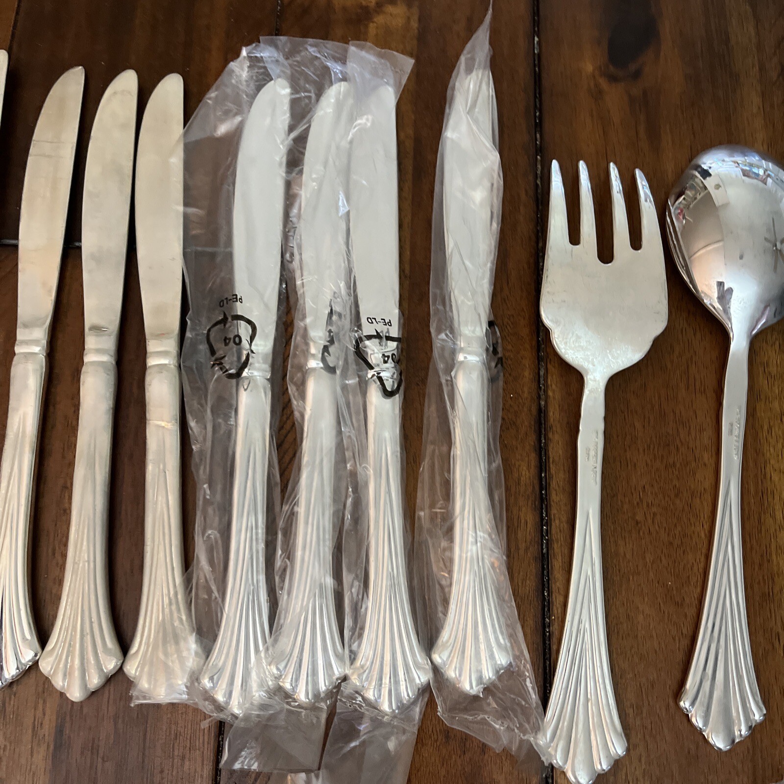 WM ROGERS & SON ROYAL PLUME 62 PIECE FLATWARE SET