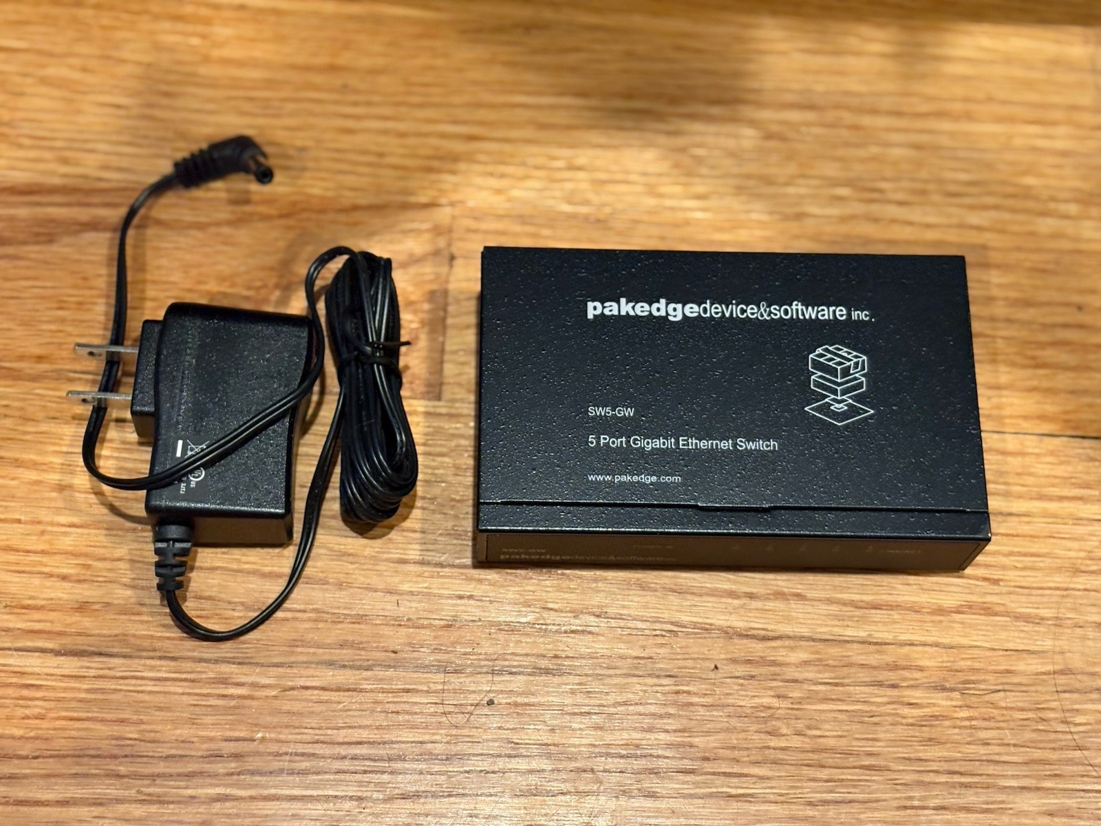 Pakedge Device & Sofware Inc. SW5-GW 5 Port Gigabit Ethernet Swich