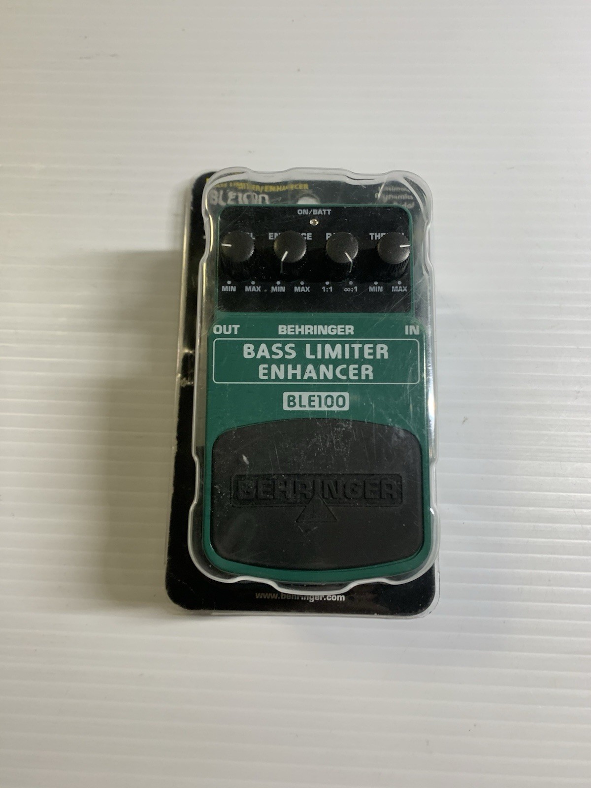 BEHRINGER BLE100 Limiter Enhancer Guitar Pedal New