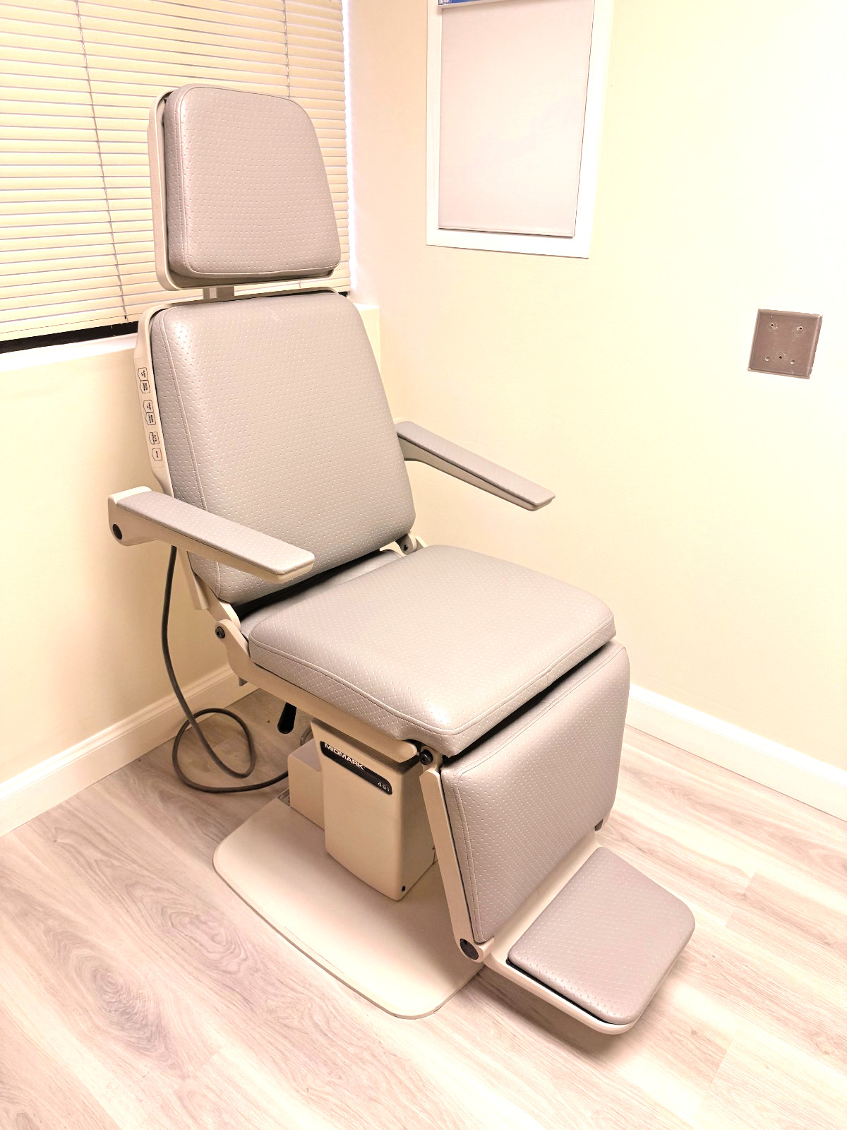 Midmark Ritter 491 Exam Chair