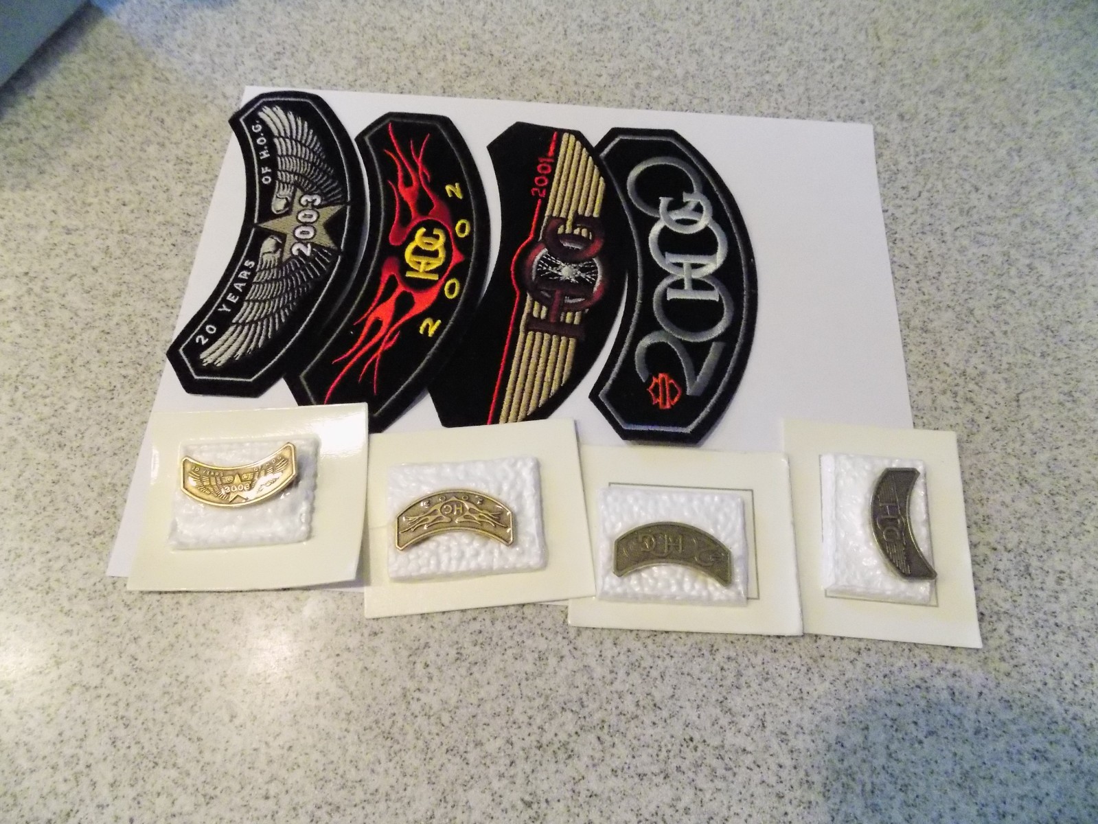 HARLEY DAVIDSON "HOG PATCHES & PINS " (4 years)