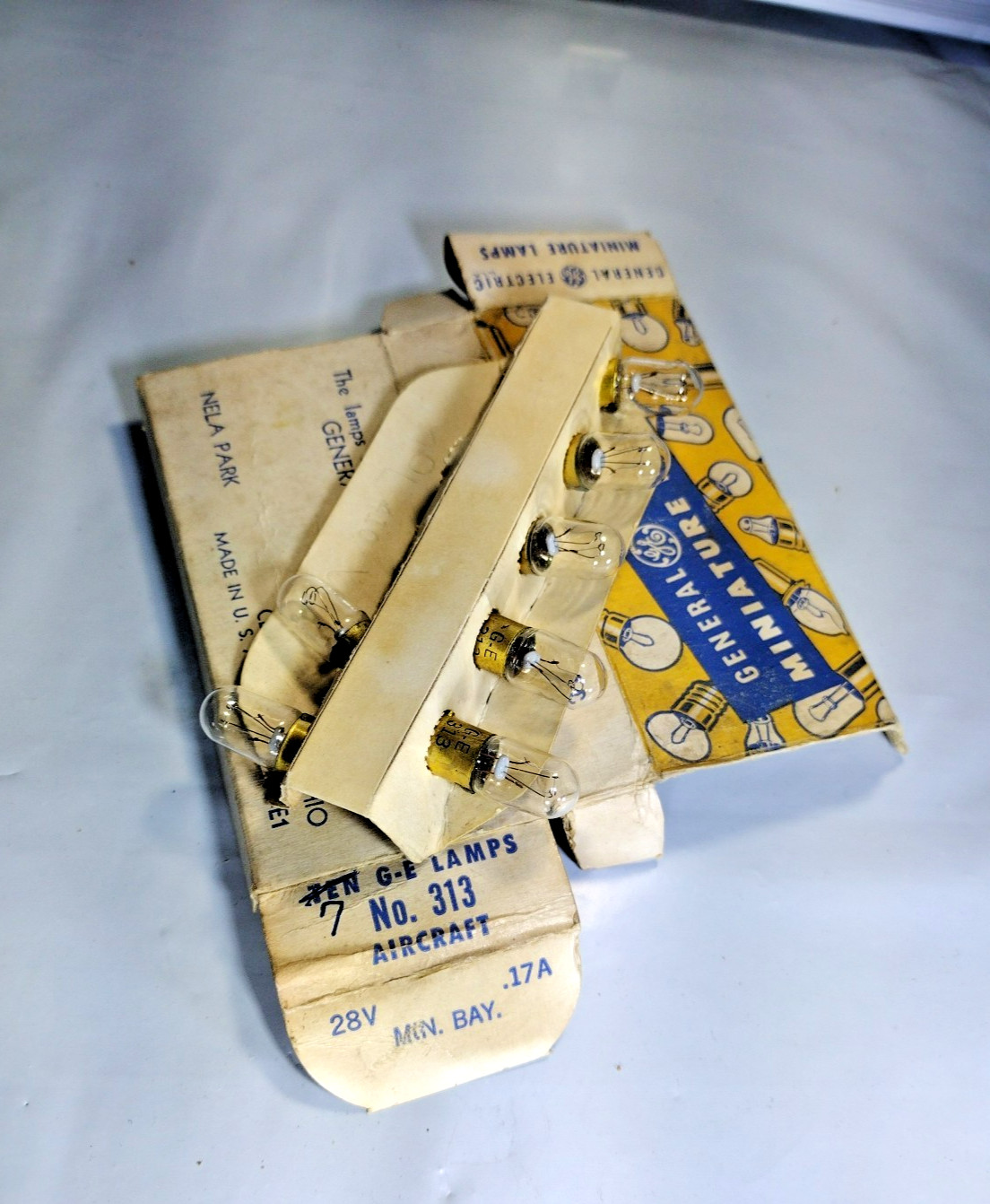 7 VTG GENERAL ELECTRIC GE 313 AIRCRAFT MINIATURE LAMP LIGHT BULBS 28V .17A NOS