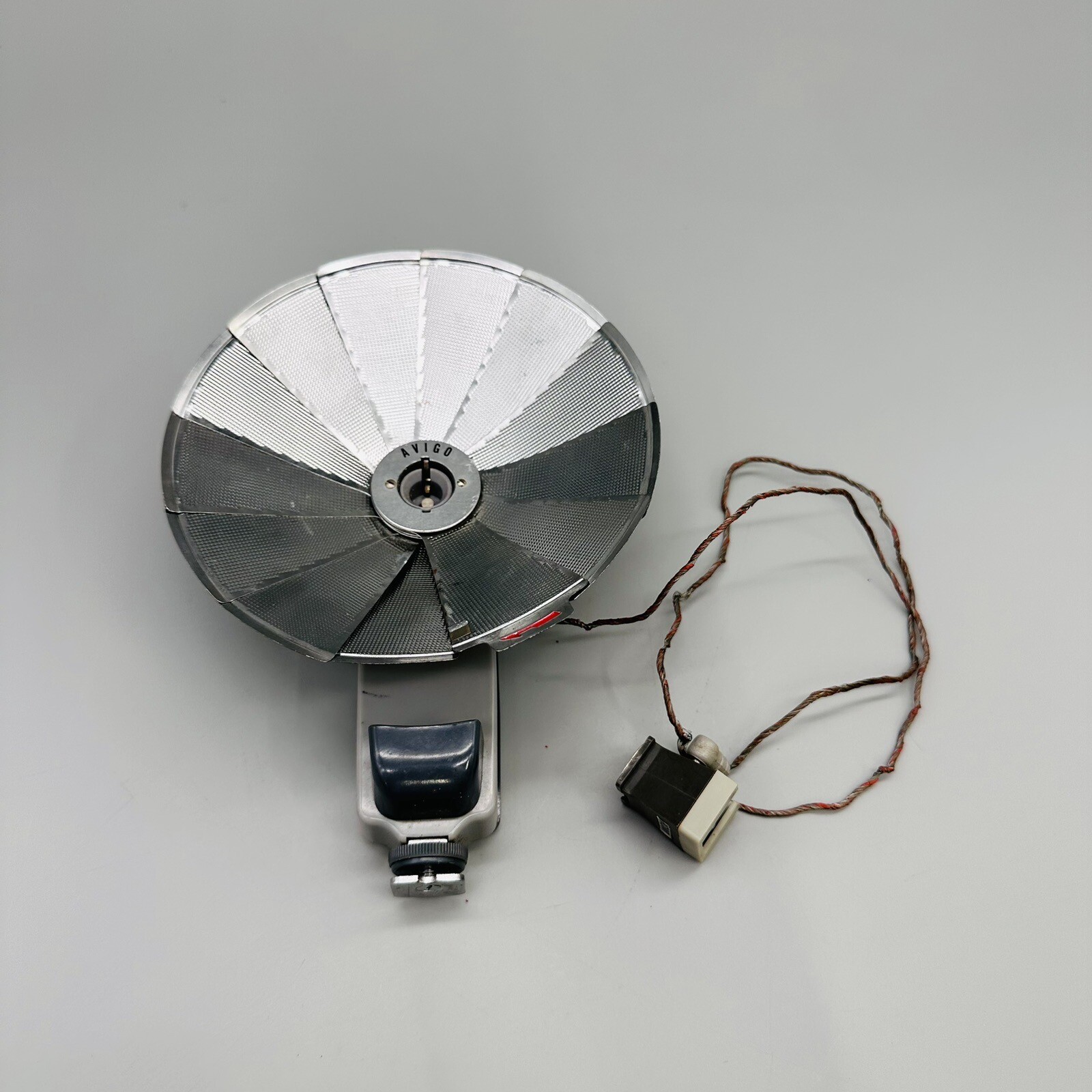 Vintage Avigo Crown Fan Flash Gun Tilting Head and Cable