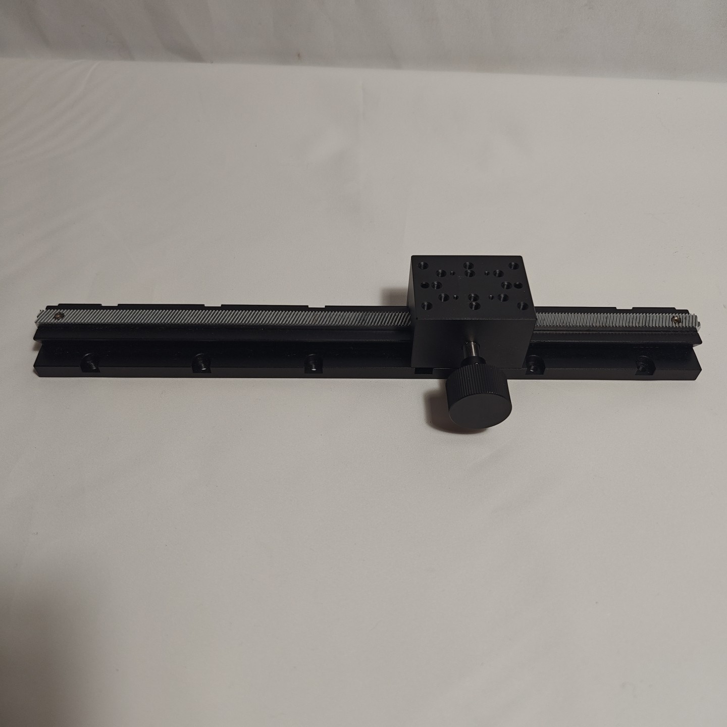 Misumi XLONG300 Manual X-Axis Stages Dovetail Rack & Pinion Long Stroke