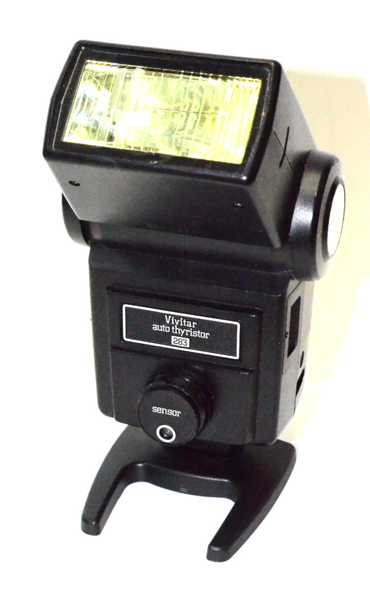 Vivitar Auto Thyristor Shoe Mount Electronic Flash 283 Battery Tested & Working.