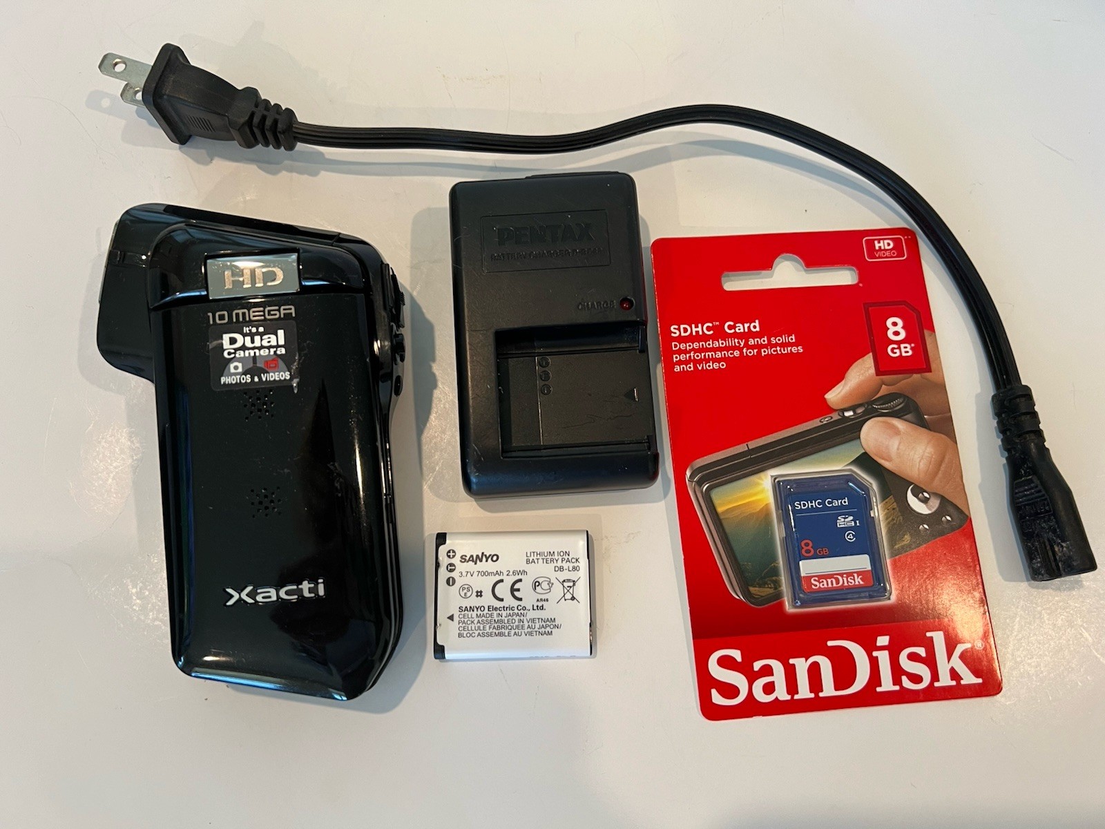 Sanyo Xacti VPC-CG10 40 MB Camcorder 10 MP Camera Black Tested Working