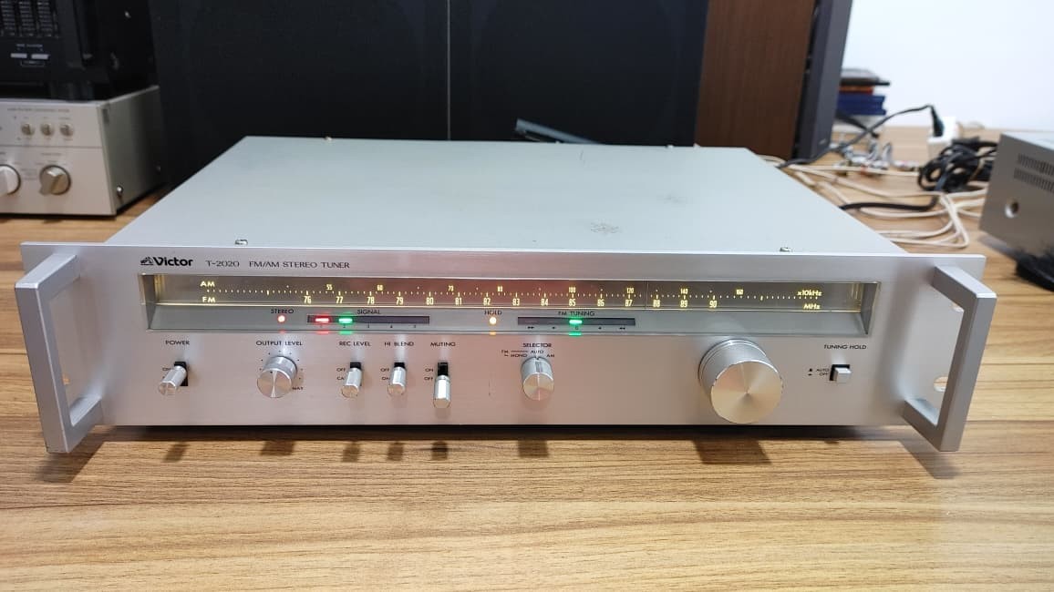 JVC /Victor of Japan T-2020 High end FM/AM tuner