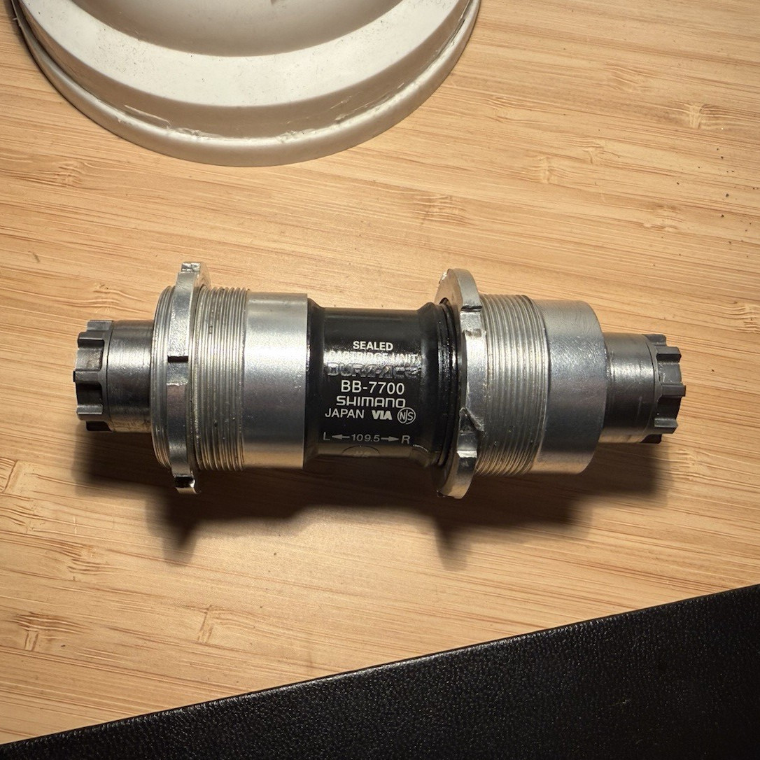 Shimano Dura-Ace BB-7700 NJS Road Bottom Bracket BSA 68mm Octalink V1