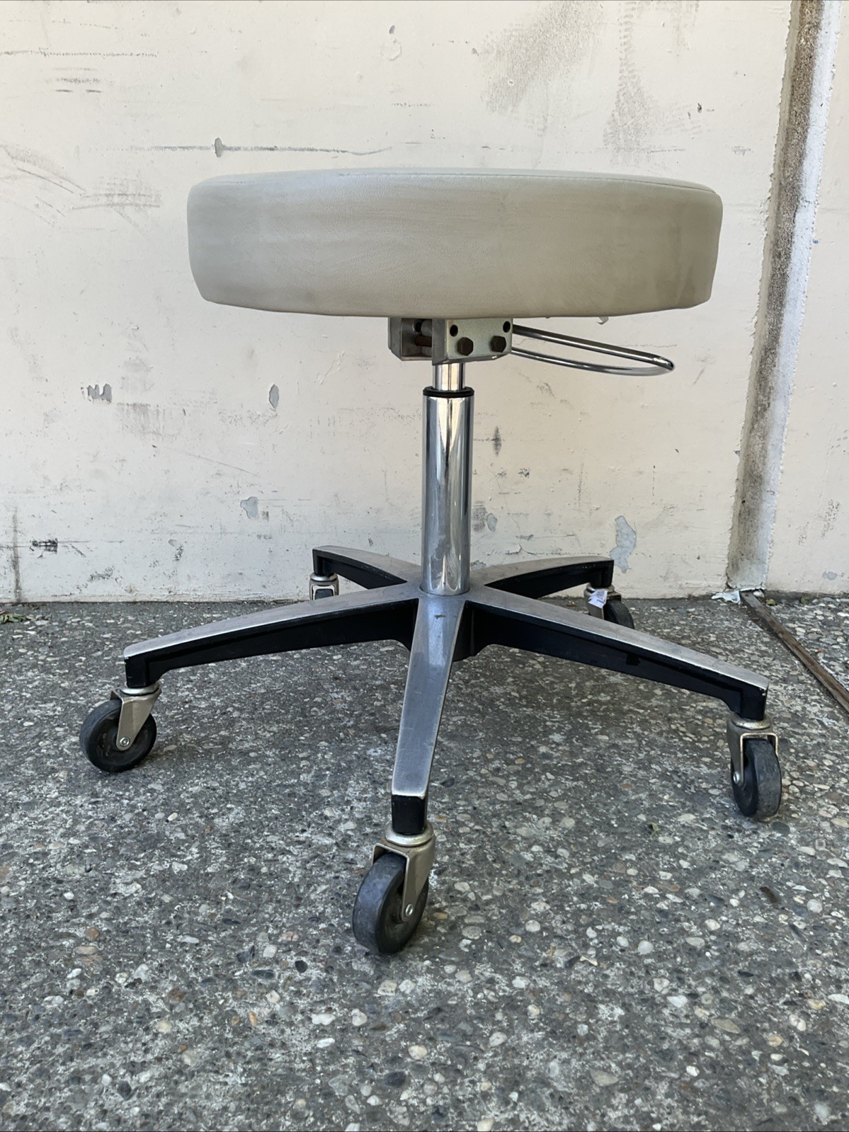 Ritter Stool 125-001 Pneumatically Adjustable Midmark