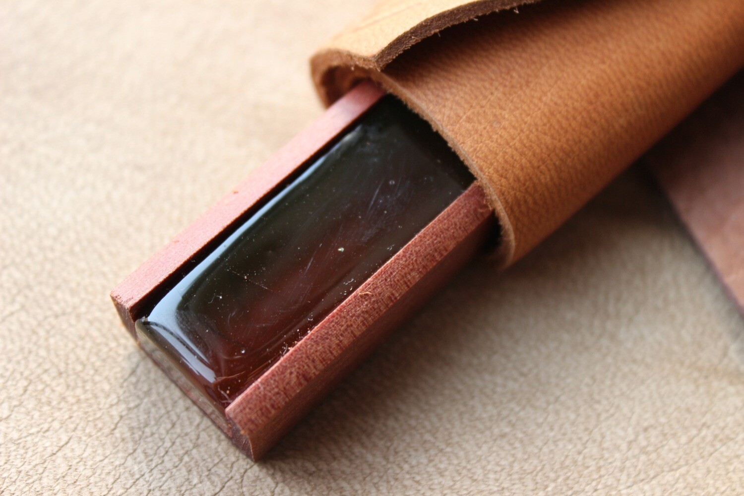 Leatherwood Rosin Bespoke Rosin for Violin Viola Cello 50% Blend