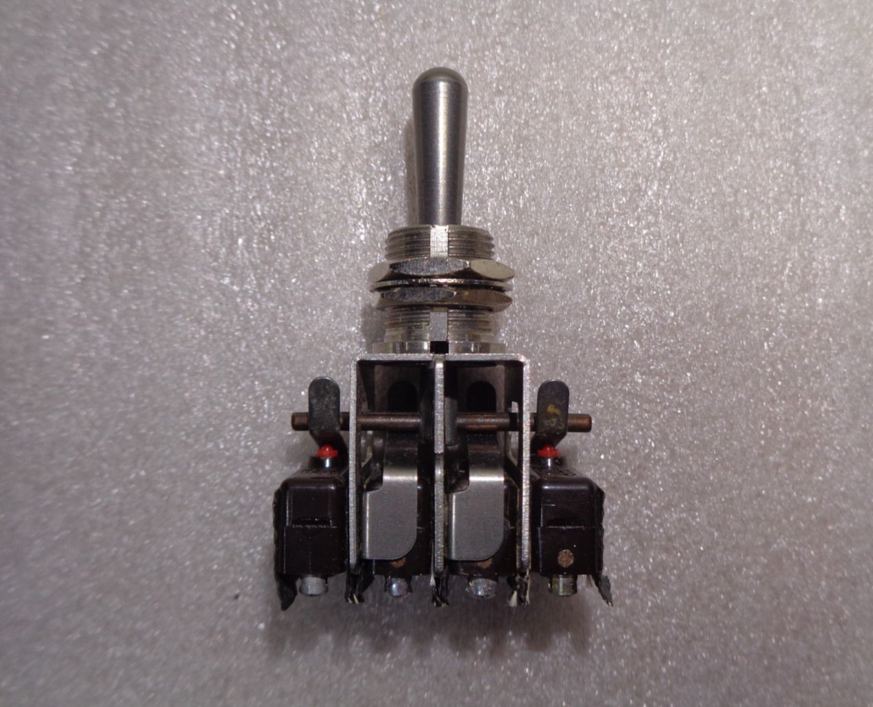 MICRO SWITCH TOGGLE SWITCH 13AT9 NEW
