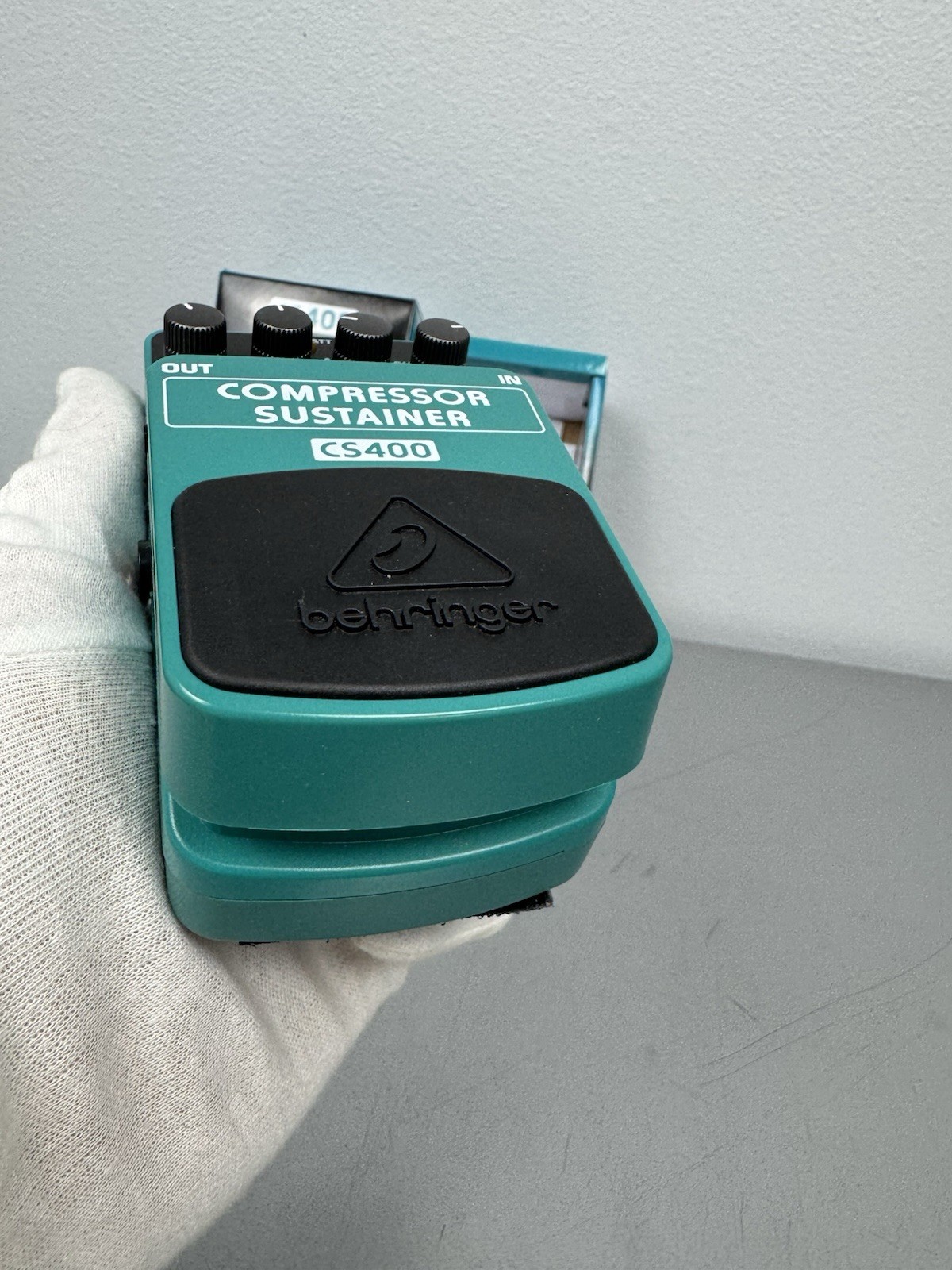 Behringer CS400 Compressor/Sustainer Guitar Effects Pedal w/ Box & Papers